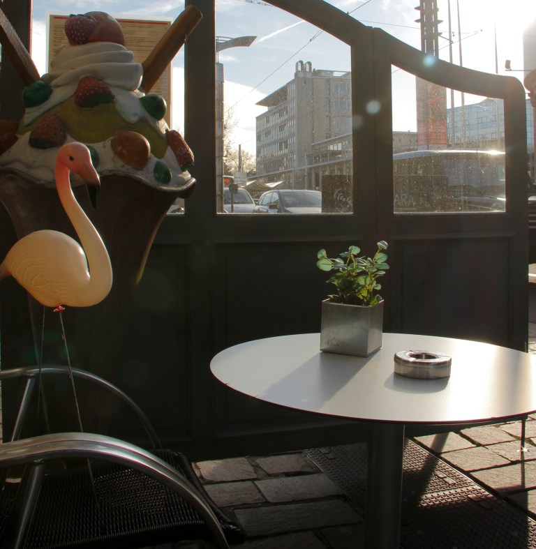flamingo ice cream sun terrace Ghent pink