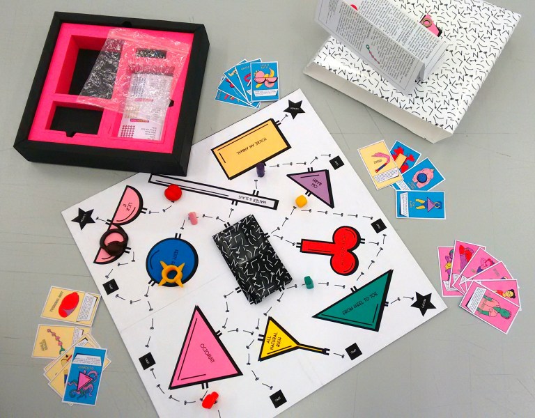 Cluedo Indecent Pleasure for adults only special edition erotica lovers Memphis style packaging leaflet spelregels moordwapens spelbord speelkaarten