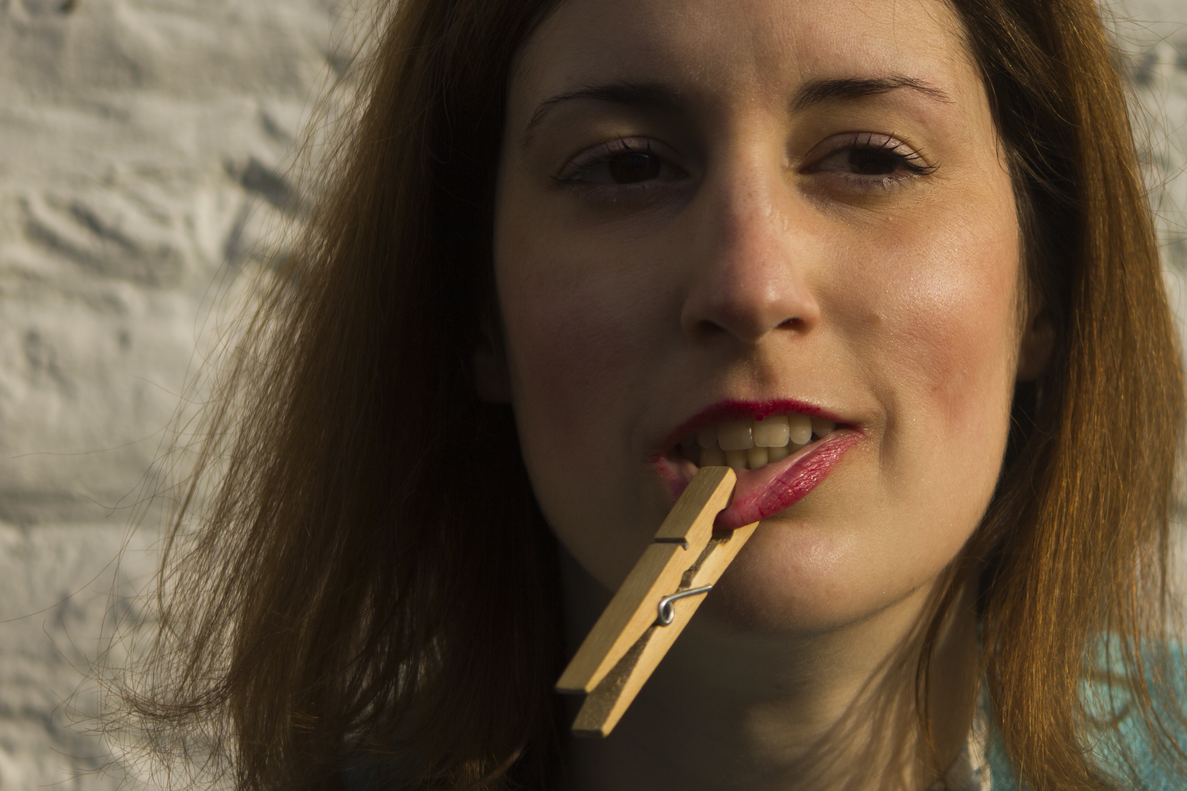 zelfportret wasknijper pijn