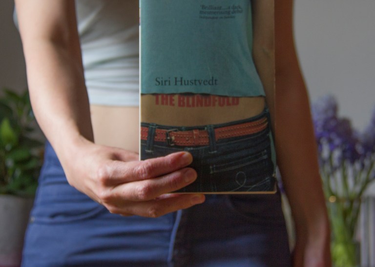 Siri Hustvedt - The Blindfold bookface bookbody Boekenbeurs
