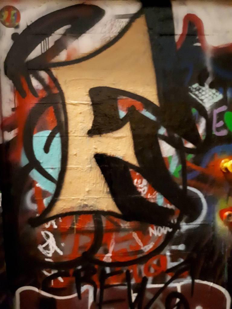 Blockletter F graffiti tag throwup Graffitisteeg Gent