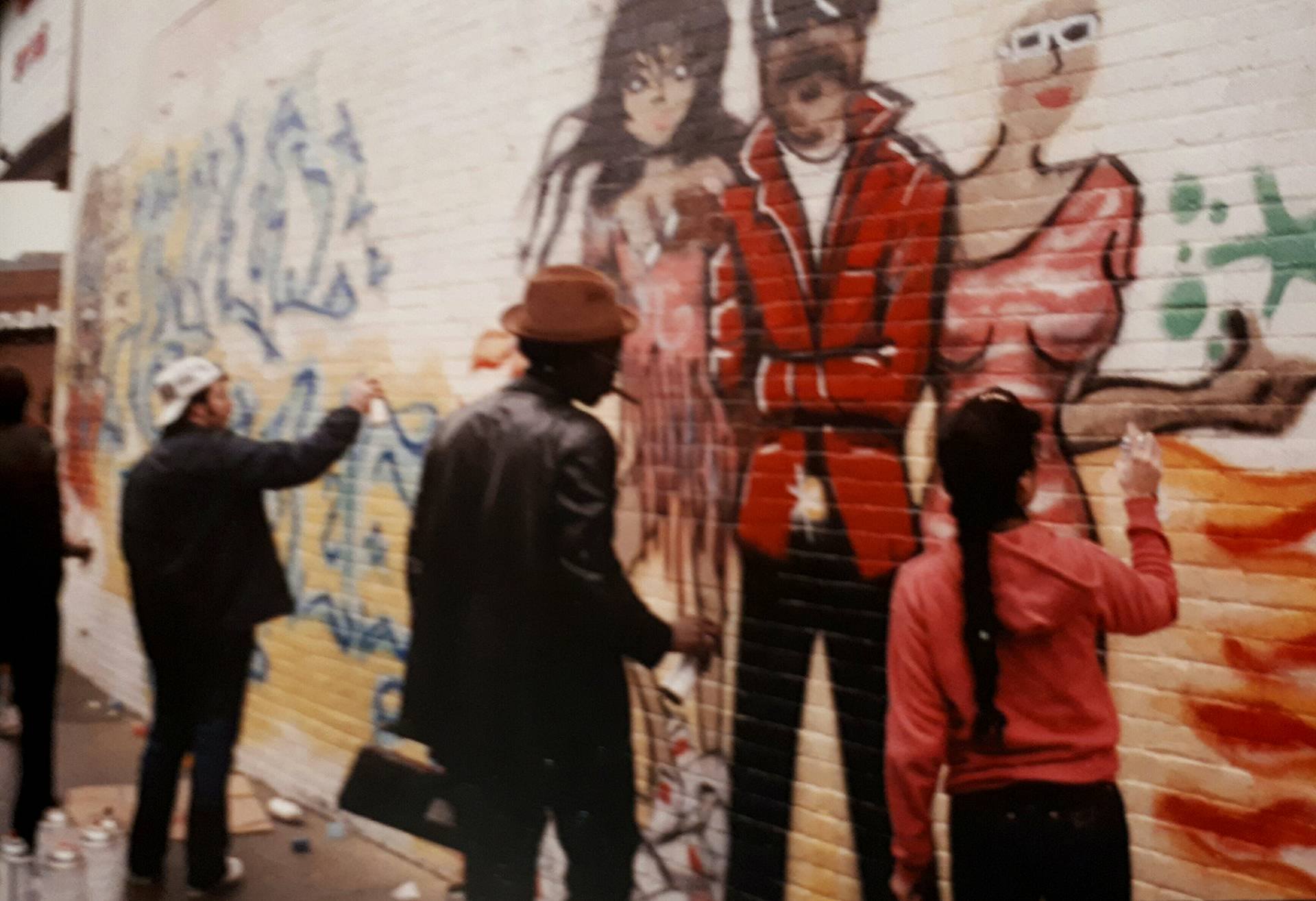 Lady Pink: Sandra Fabara uit Queens, liefje van graffiti writer LEE, studeerde aan de High School of Art and Design, en was één van de weinige meisjes in de graffiti scene in New York.