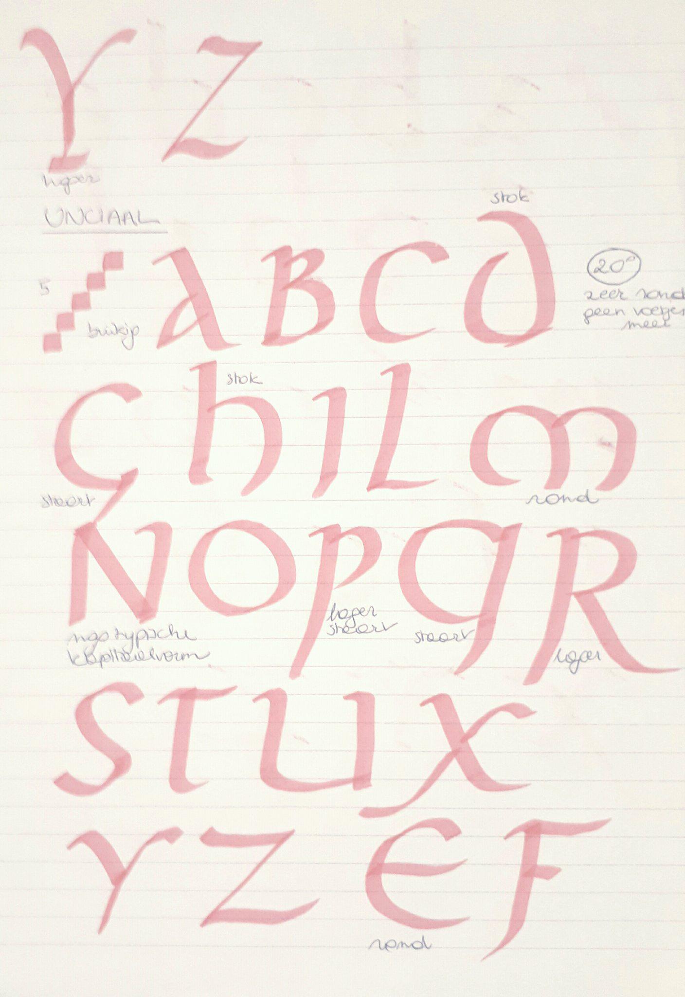 Unciaal kalligrafie hand lettering handschrift typografie